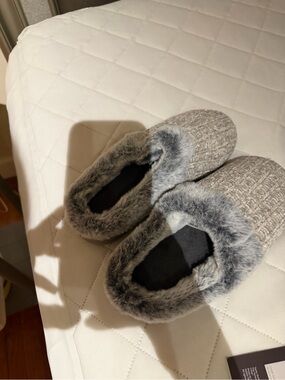Cozy Faux-Fur Lined women’s Slippers — Grey